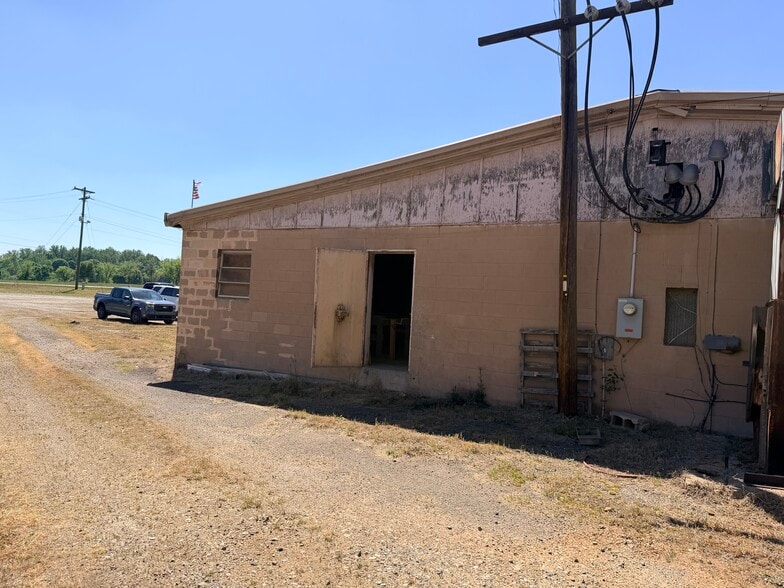 More Photos Of 2570 Needmore Rd, Woodleaf Warehouse For Sale