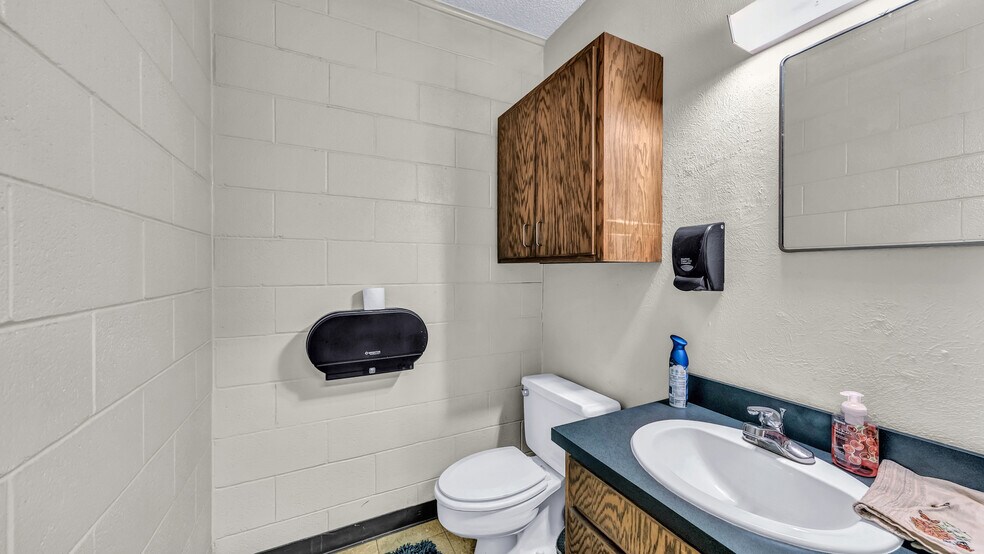 More Photos Of 107 Fannin St, Millsap Bank For Lease