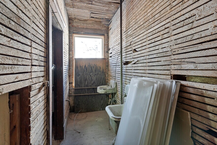 More Photos Of 2208-2212 S Washington blvd, Ogden Storefront Retail Office For Sale