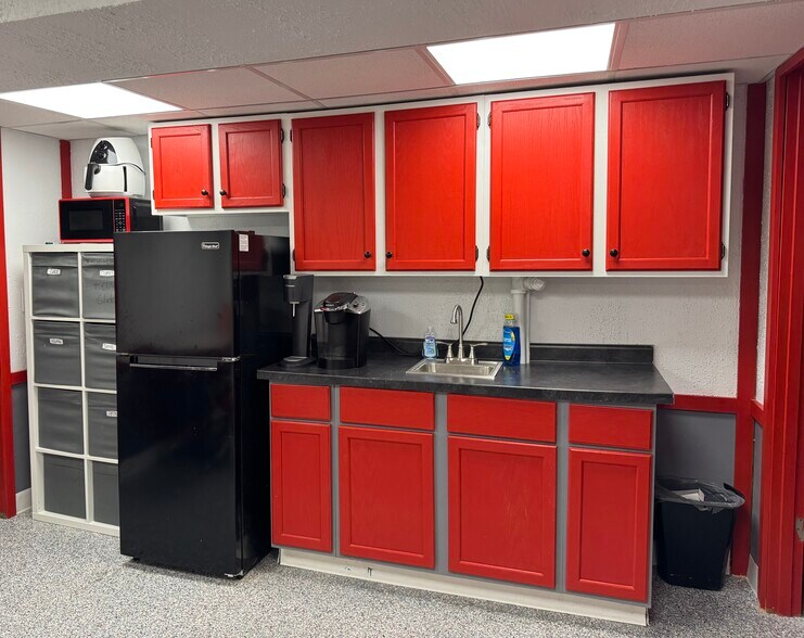 More Photos Of 121 S State St, Belvidere Flex For Sale