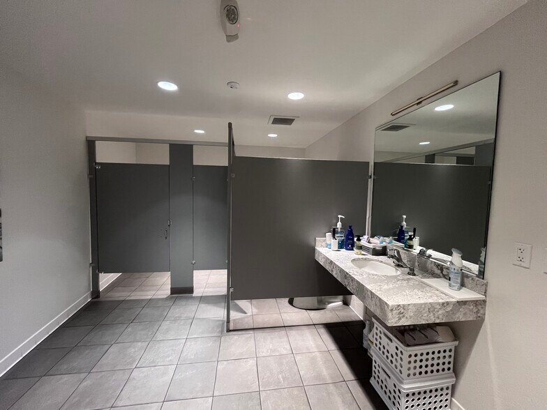 More Photos Of 114 Hazel St, Redwood City Research And Development For Lease