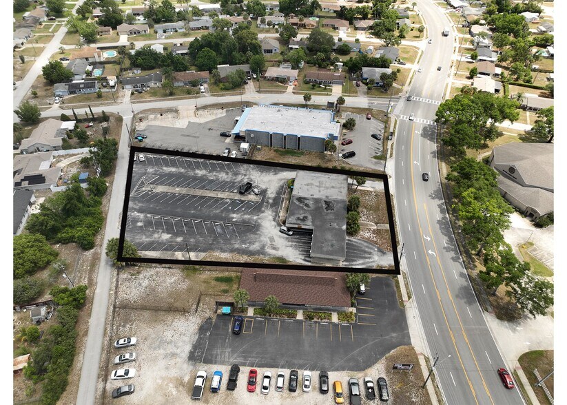 More Photos Of 940 Deltona Blvd, Deltona Bank For Lease