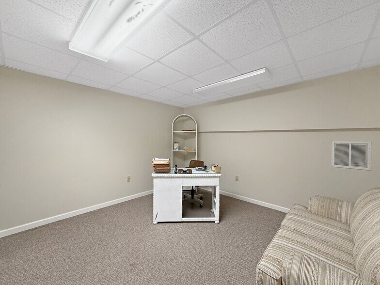 More Photos Of 2719 McFarland Blvd E, Tuscaloosa General Retail For Lease