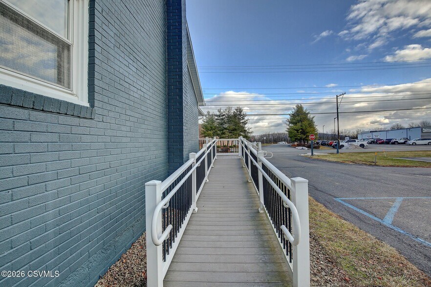 More Photos Of 121 Jpm Rd, Lewisburg Medical For Sale