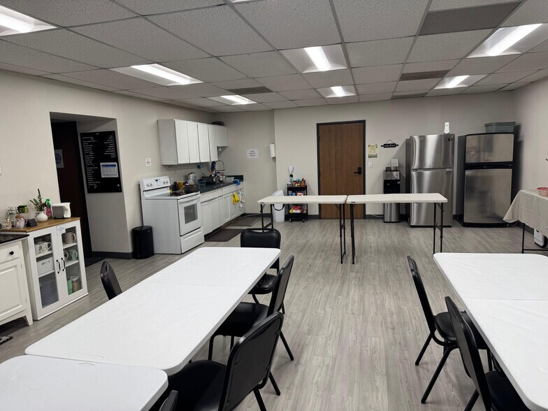 More Photos Of 31500 W 13 Mile Rd, Farmington Hills Medical For Lease