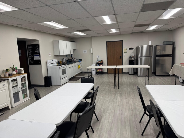 More Photos Of 31500 W 13 Mile Rd, Farmington Hills Medical For Sale