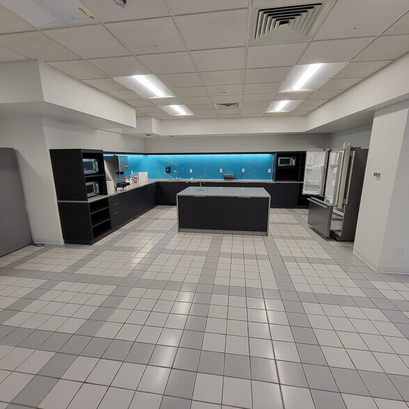 More Photos Of 500 Economy Ct, Freeport Office For Lease