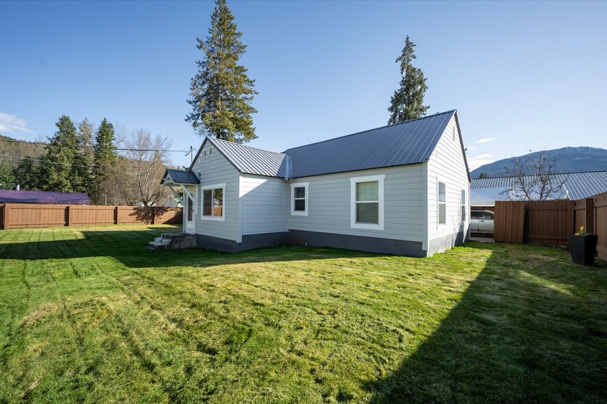 More Photos Of 401 N Stephen St, Clark Fork Storefront Retail Residential For Sale