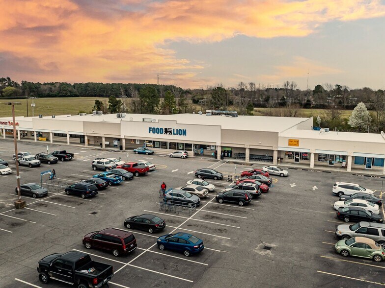 More Photos Of 1100-1116 Aberdeen Rd, Laurinburg Storefront For Lease