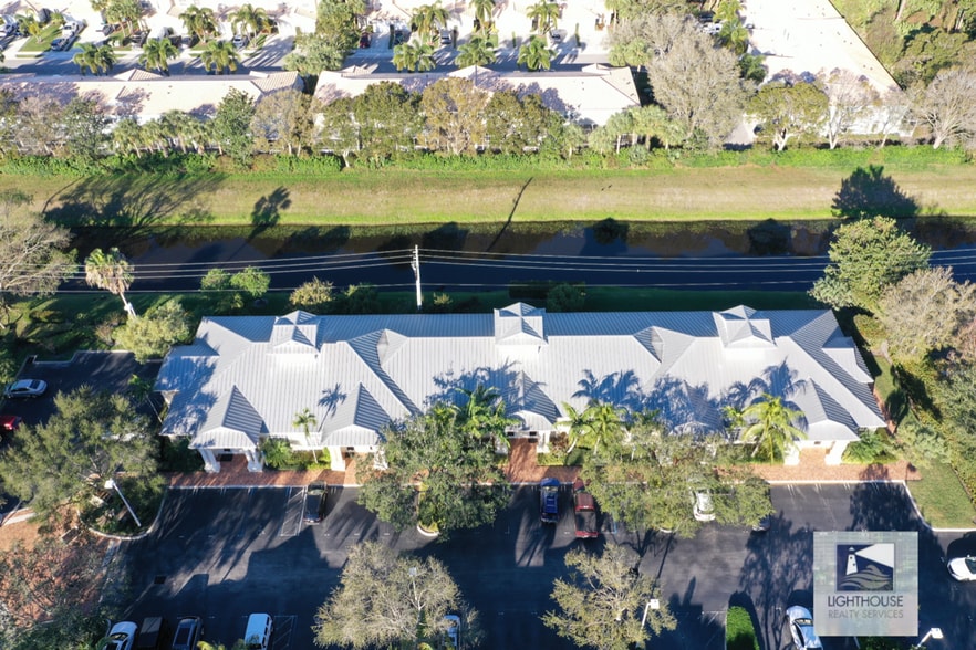 More Photos Of 1935 Commerce Ln, Jupiter Office For Lease