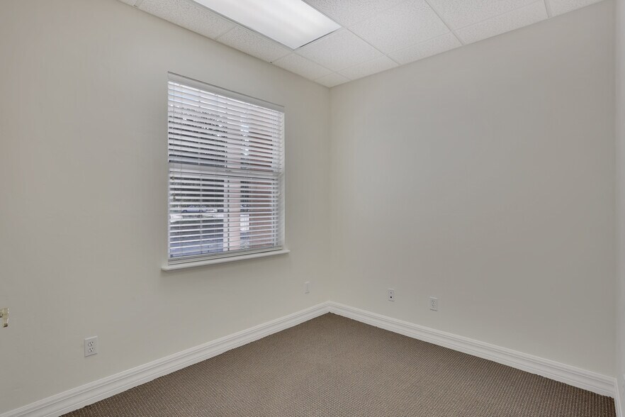 More Photos Of 4711 NW 53rd Ave, Gainesville Medical For Lease