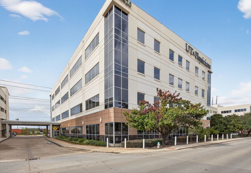 More Photos Of 5420 West Loop S, Bellaire Medical For Lease