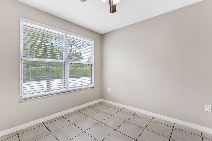 More Photos Of 6240 Rattlesnake Hammock Rd, Naples Apartments For Sale