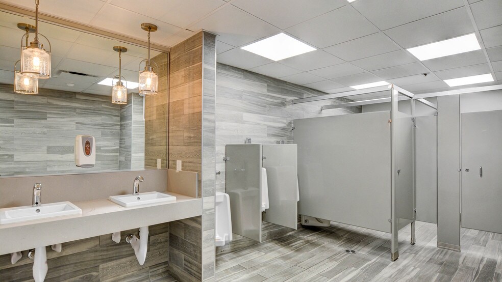 More Photos Of 4045 Spencer St, Las Vegas Office For Lease