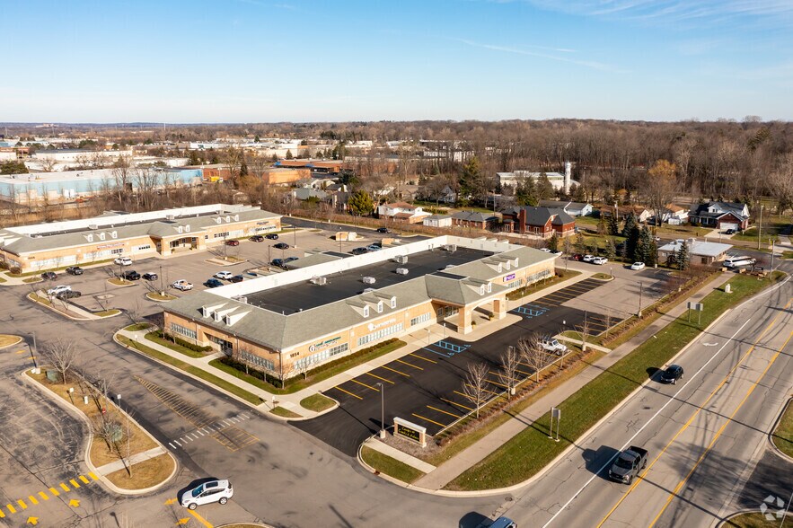 More Photos Of 1886 W Auburn Rd, Rochester Hills Unknown For Lease