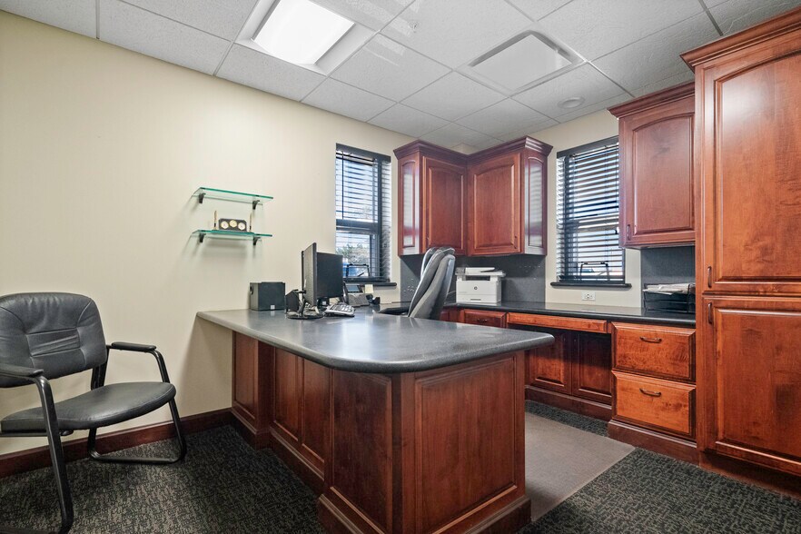 More Photos Of 1674 N Industrial Ave, Ottawa Manufacturing For Sale