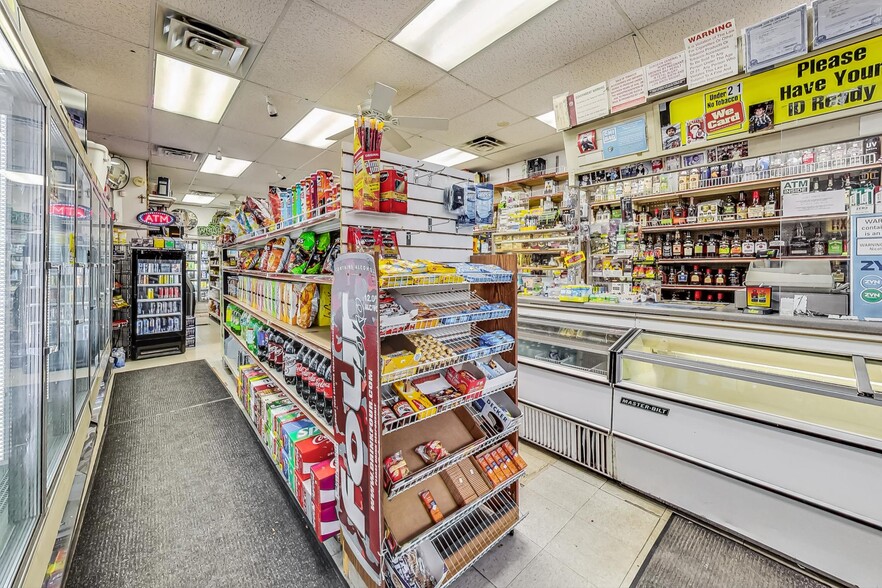 More Photos Of 3814 N Clark St, Chicago Storefront Retail Residential For Sale