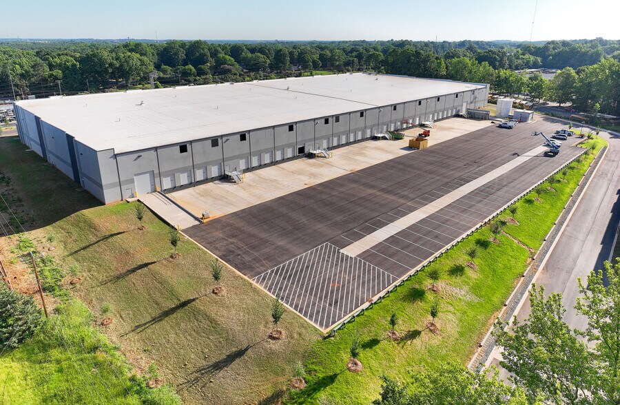More Photos Of 6830 Orr Rd., Charlotte Warehouse For Lease
