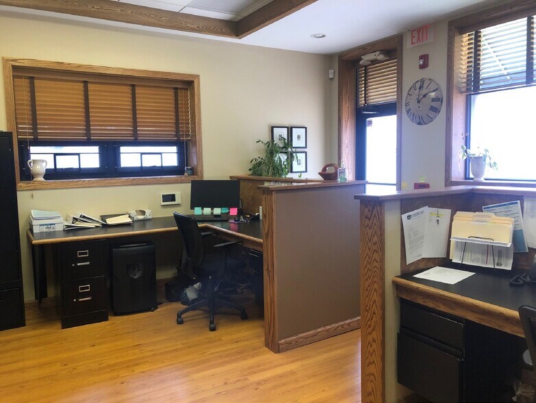 More Photos Of 208 Russell Pl, Hackensack Office For Sale
