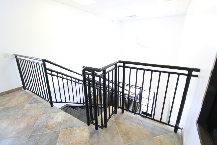 More Photos Of 5905 Winsome Ln, Houston Office For Sale