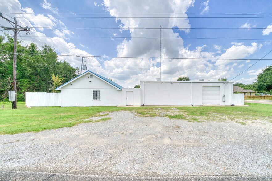 More Photos Of 212 S Tammye Ln, Madisonville Office For Sale