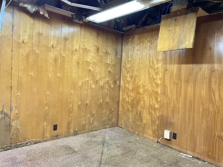 More Photos Of 1312-1314 2nd St, Richlands Office For Sale