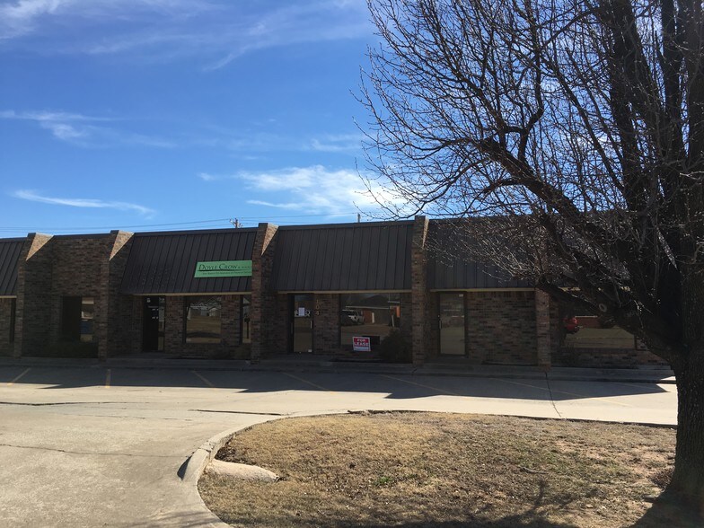 More Photos Of 101 SE 4th St, Moore Office For Lease