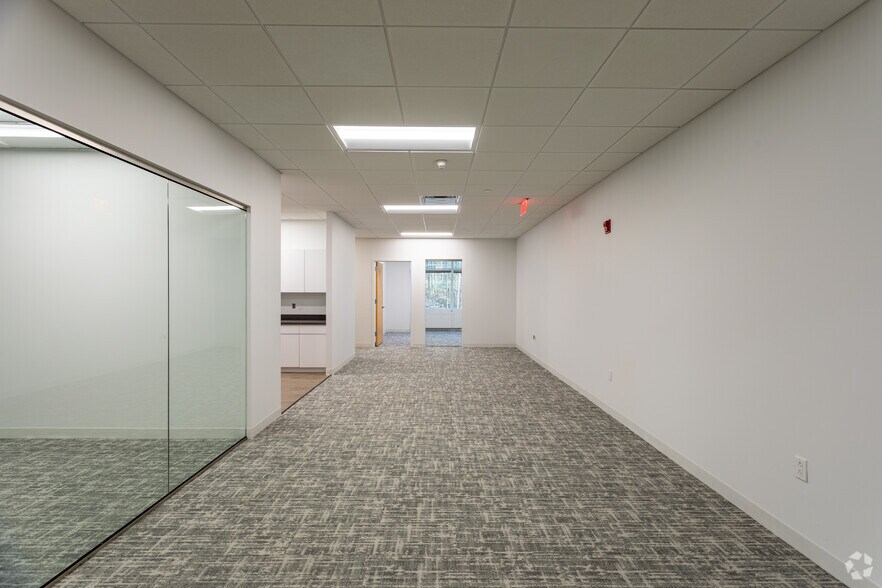More Photos Of 200 Summit Lake Dr, Valhalla Office For Lease