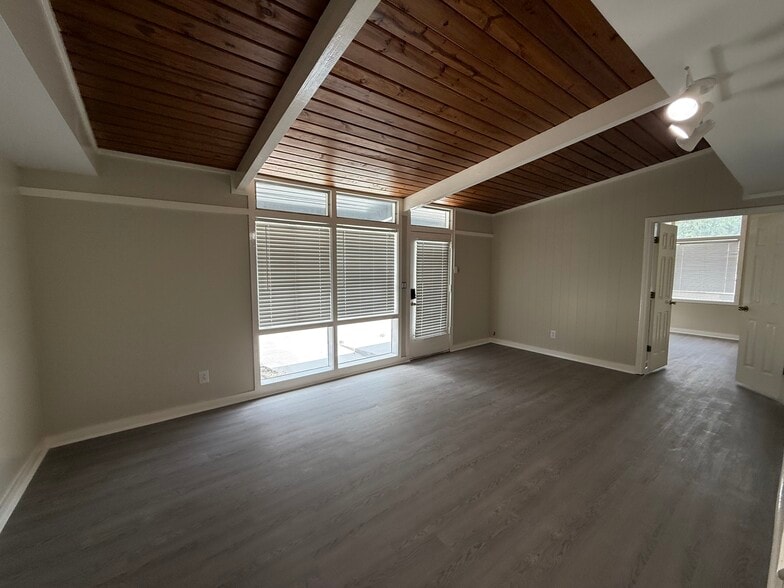 More Photos Of 516 Owen Dr, Fayetteville Office For Lease