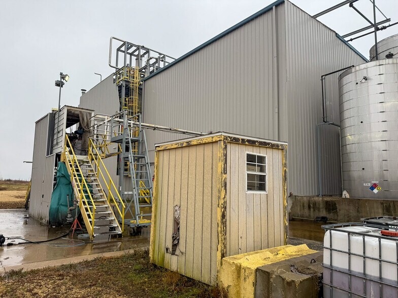 More Photos Of 5640 44th Ave S, Clinton Office For Sale