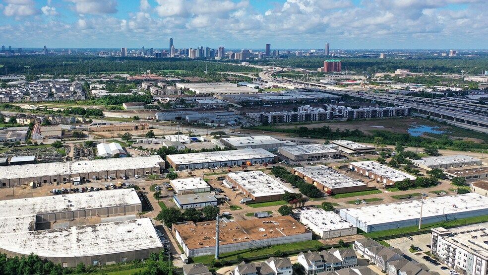 More Photos Of 7200 Wynnpark Dr, Houston Warehouse For Lease