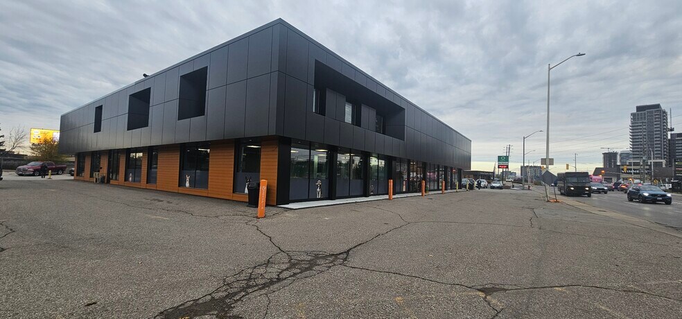 More Photos Of 459-475 Main St E, Milton Freestanding For Lease