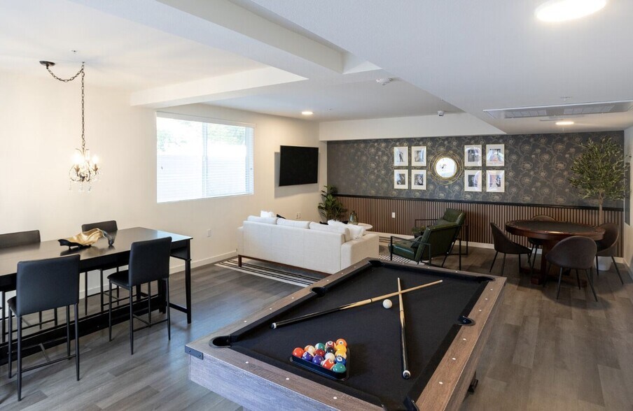 More Photos Of 10555 Bloomfield St, Toluca Lake Apartments For Sale