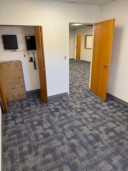 More Photos Of 110 Winn St, Woburn Office For Lease
