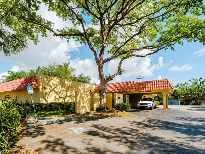 More Photos Of 1821 NE 25th St, Lighthouse Point Medical For Sale