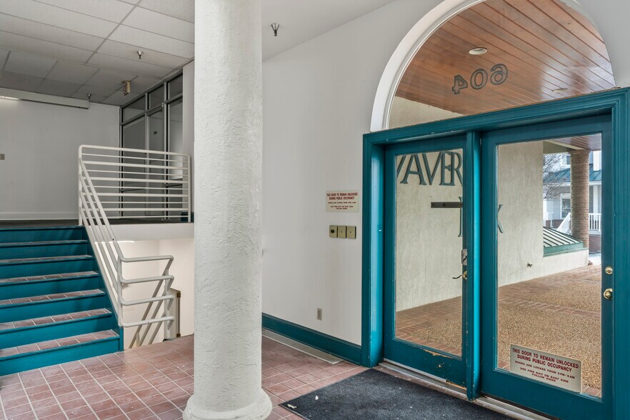 More Photos Of 604 S King St, Leesburg Office For Sale