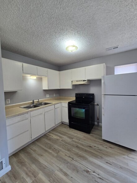 More Photos Of 1322 S Vine St, Wichita Apartments For Sale