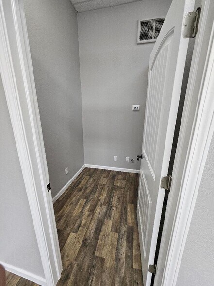 More Photos Of 959 N 3rd St, Langley Storefront For Sale