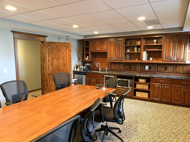 More Photos Of 521 Charles St, Brainerd Office For Lease
