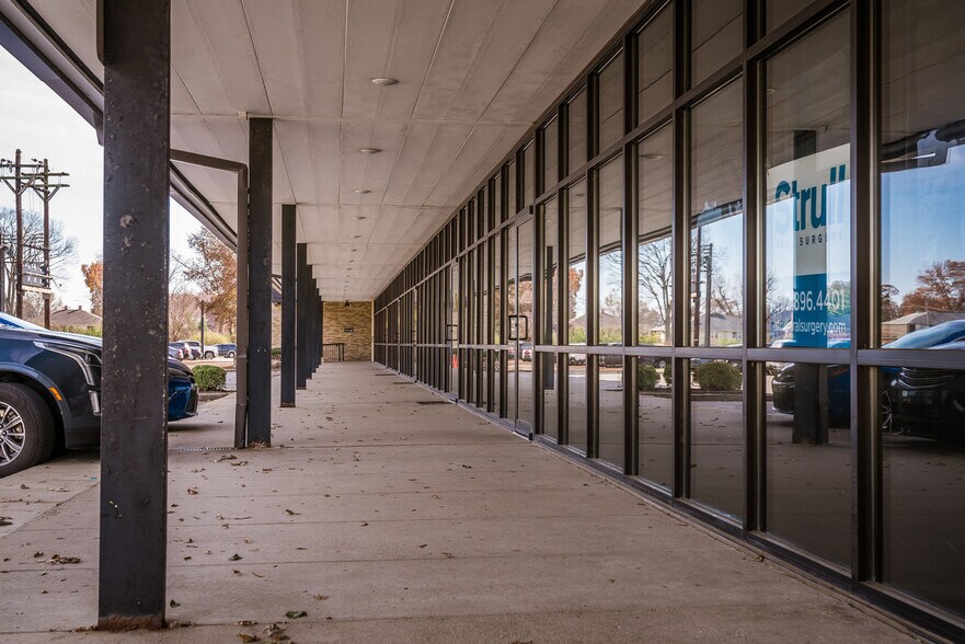 More Photos Of 4122 Shelbyville Rd, Louisville Medical For Sale