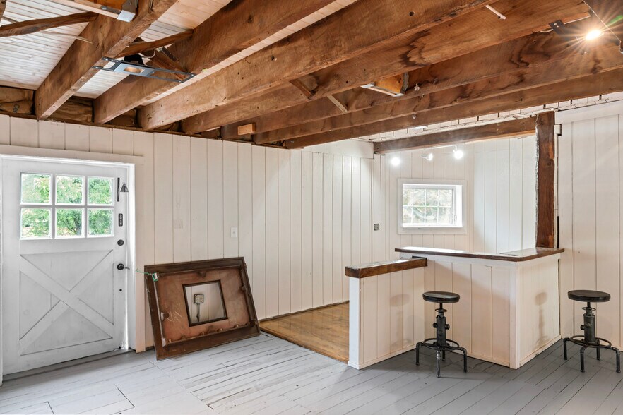 More Photos Of 20704 Ashburn Rd, Ashburn Unknown For Lease