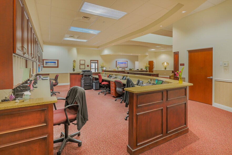 More Photos Of 9090 Park Royal Dr, Fort Myers Medical For Lease