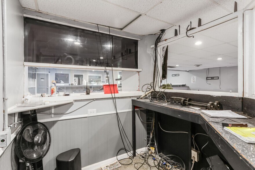 More Photos Of 1662 W Mound St, Columbus Restaurant For Sale