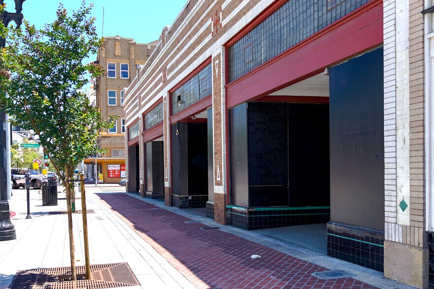 More Photos Of 302 W 4th St, Santa Ana Storefront Retail Office For Sale