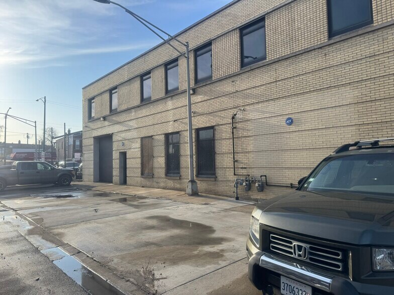 More Photos Of 4742-4746 W Rice St, Chicago Warehouse For Lease