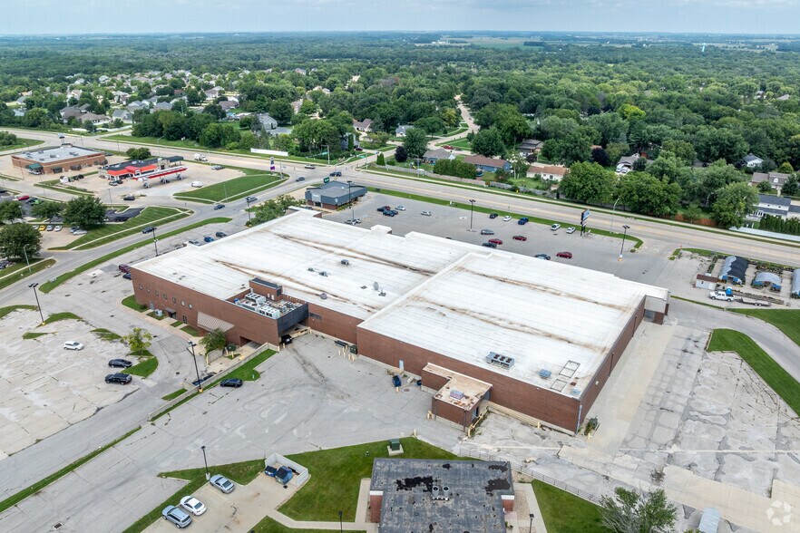 More Photos Of 2302 W 1st St, Cedar Falls General Retail For Sale