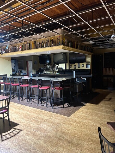More Photos Of 3101 E Grand River Ave, Lansing Bowling Alley For Sale