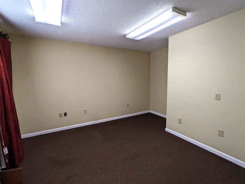 More Photos Of 214 S Burnside Ave, Gonzales Medical For Lease