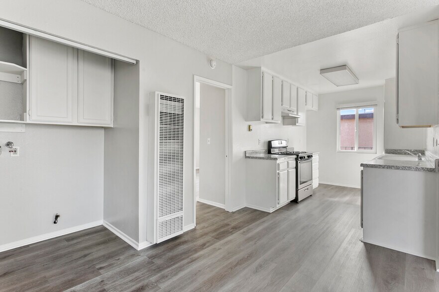More Photos Of 1010 E Broadway, Anaheim Apartments For Sale