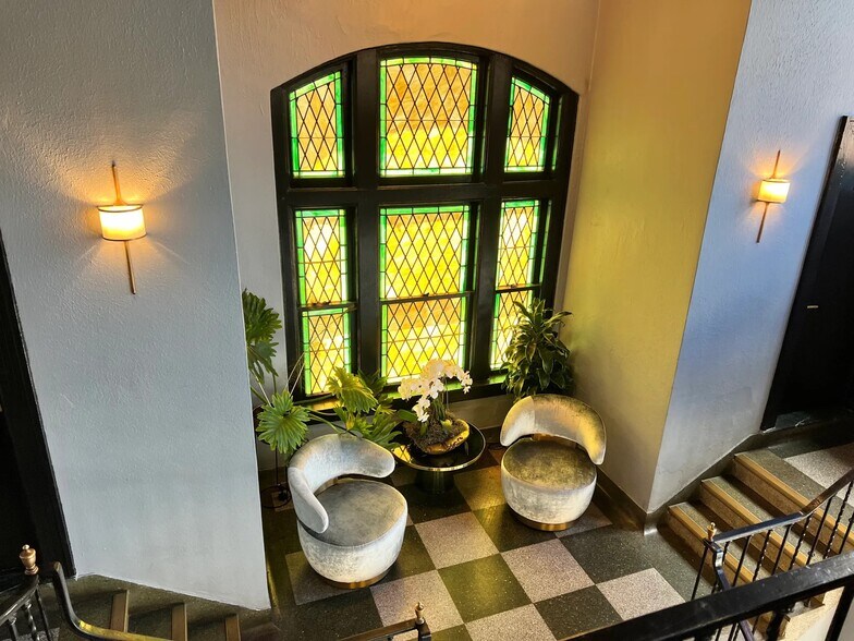 More Photos Of 2 E Main St, Luray General Retail For Sale